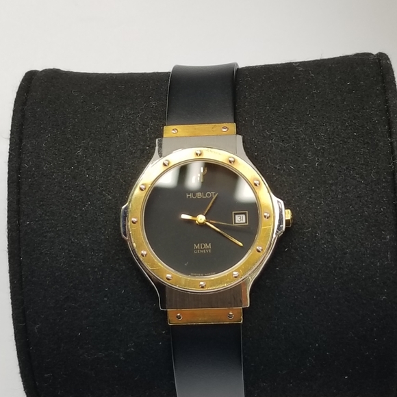HUBLOT MDM 18K YELLOW GOLD 28 MM BLACK DIAL QUARTZ WATCH - Picture 7 of 16